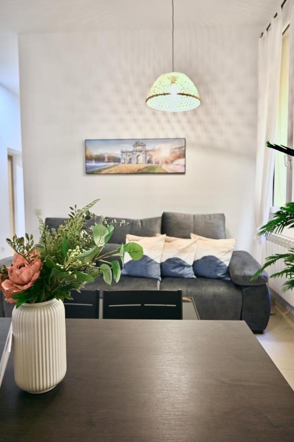 For You Rentals Centrico Apartamento Temporal En La Calle Infanta Inf1A 马德里 外观 照片